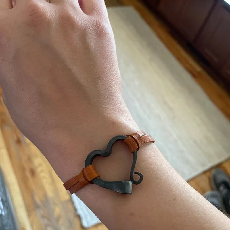 🔥Valentine's Day-Handmade Love Horseshoe Nail Bracelet