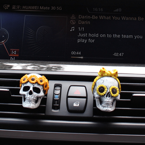 Evil Skulls With Air Freshener (2 PCs)